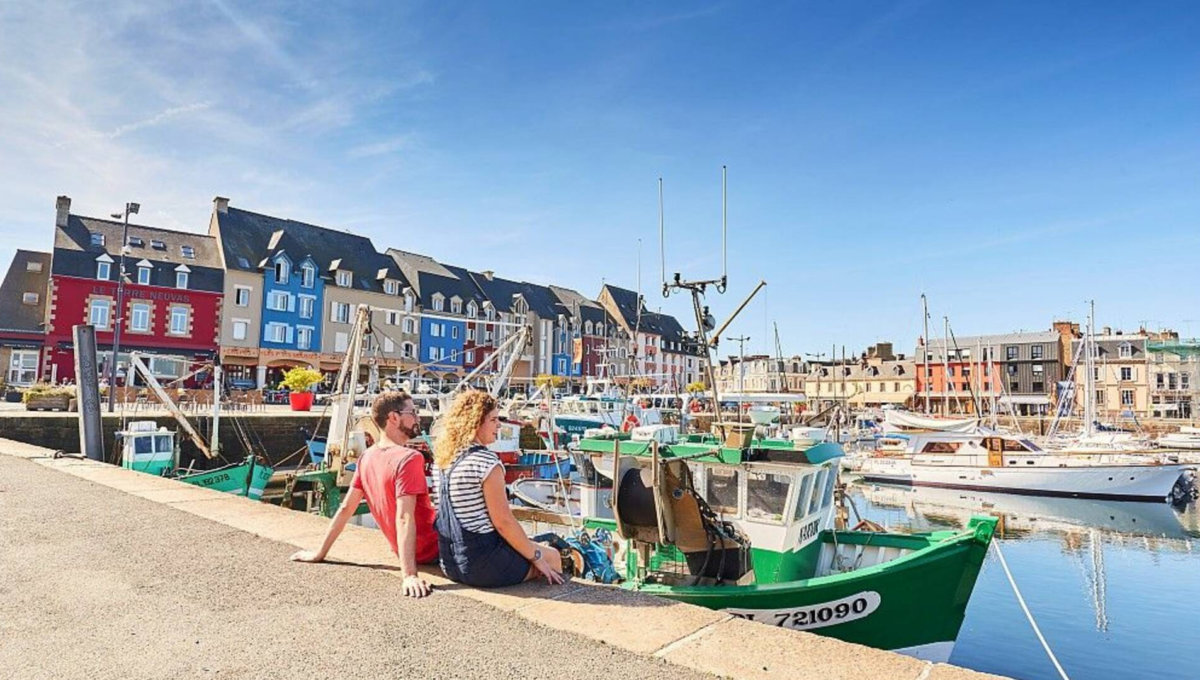 A VENDRE LOCAL COMMERCIAL CENTRE-VILLE DE PAIMPOL Local Commercial Vente