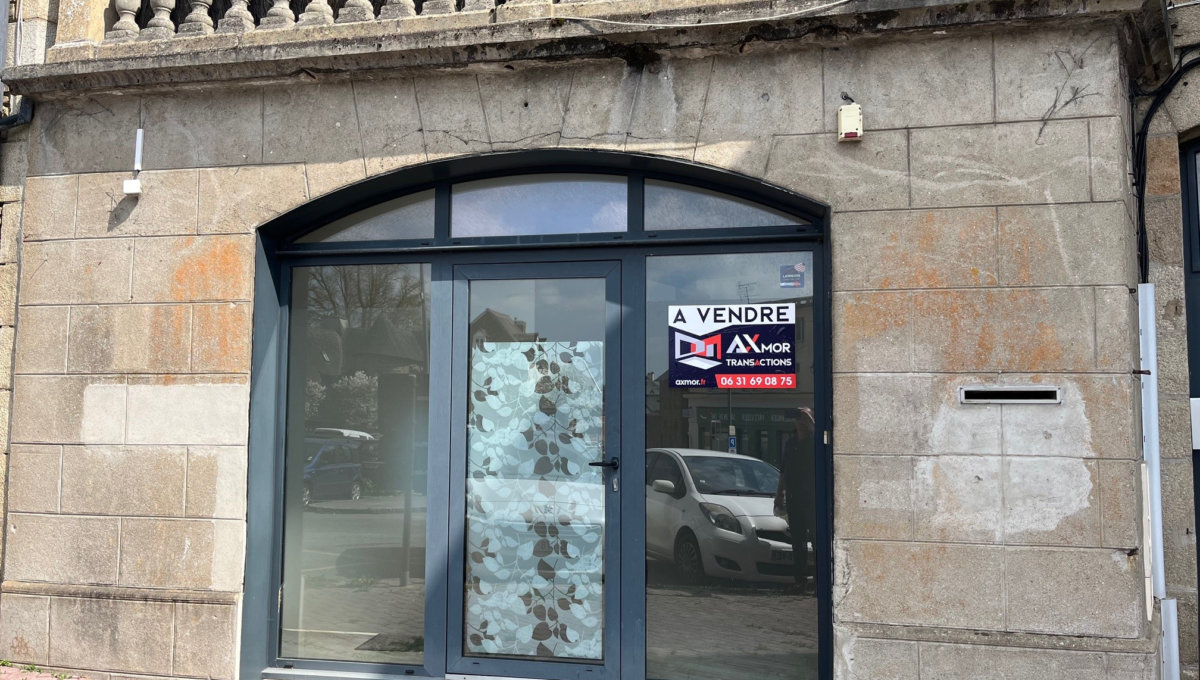 A VENDRE LOCAL COMMERCIAL / PROFESSIONNEL CENTRE-VILLE DE LANNION Local Commercial Vente